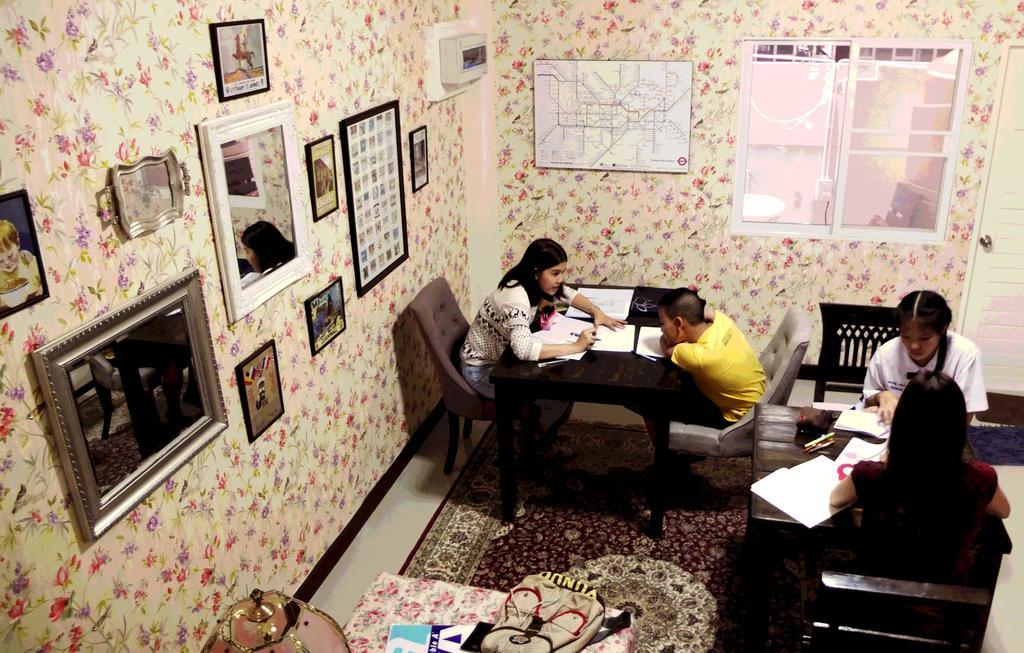 The London Tearoom Chiang Mai Bagian luar foto